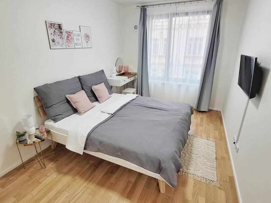 Newly Built Apartment With Balcony, Ac And Free Indoor Garage Prag Exteriör bild