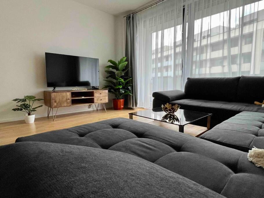 Newly Built Apartment With Balcony, Ac And Free Indoor Garage Prag Exteriör bild