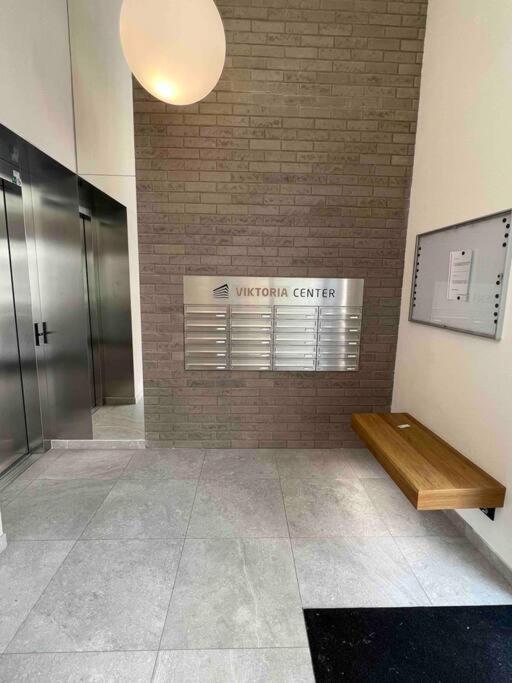 Newly Built Apartment With Balcony, Ac And Free Indoor Garage Prag Exteriör bild