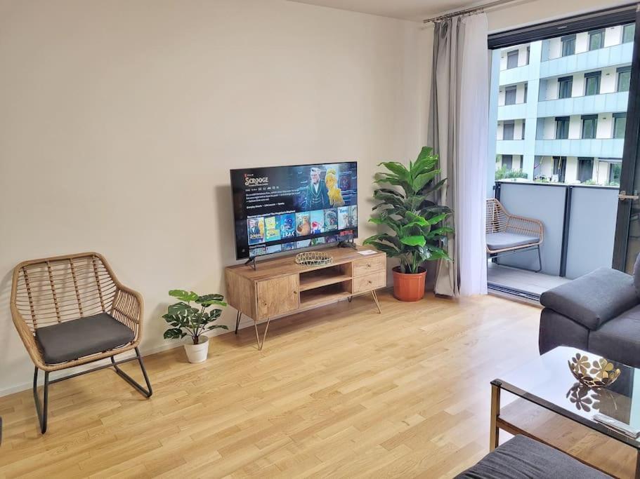 Newly Built Apartment With Balcony, Ac And Free Indoor Garage Prag Exteriör bild