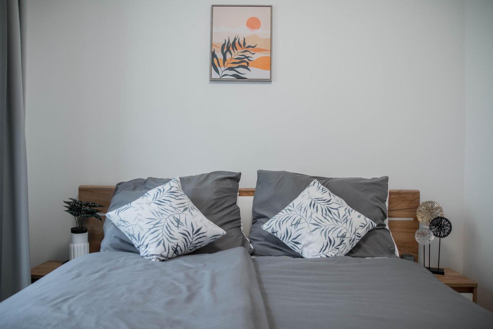 Newly Built Apartment With Balcony, Ac And Free Indoor Garage Prag Exteriör bild