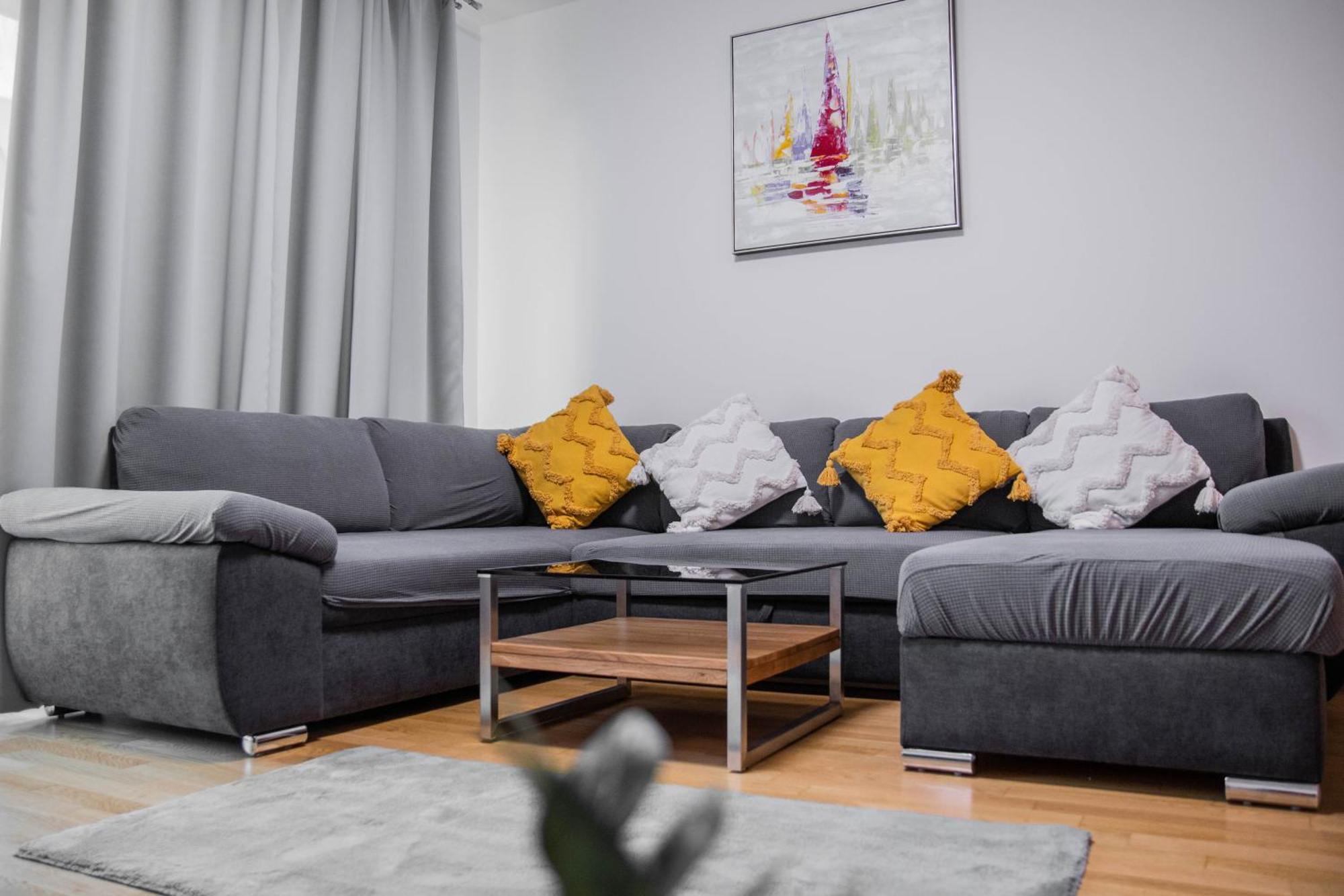 Newly Built Apartment With Balcony, Ac And Free Indoor Garage Prag Exteriör bild