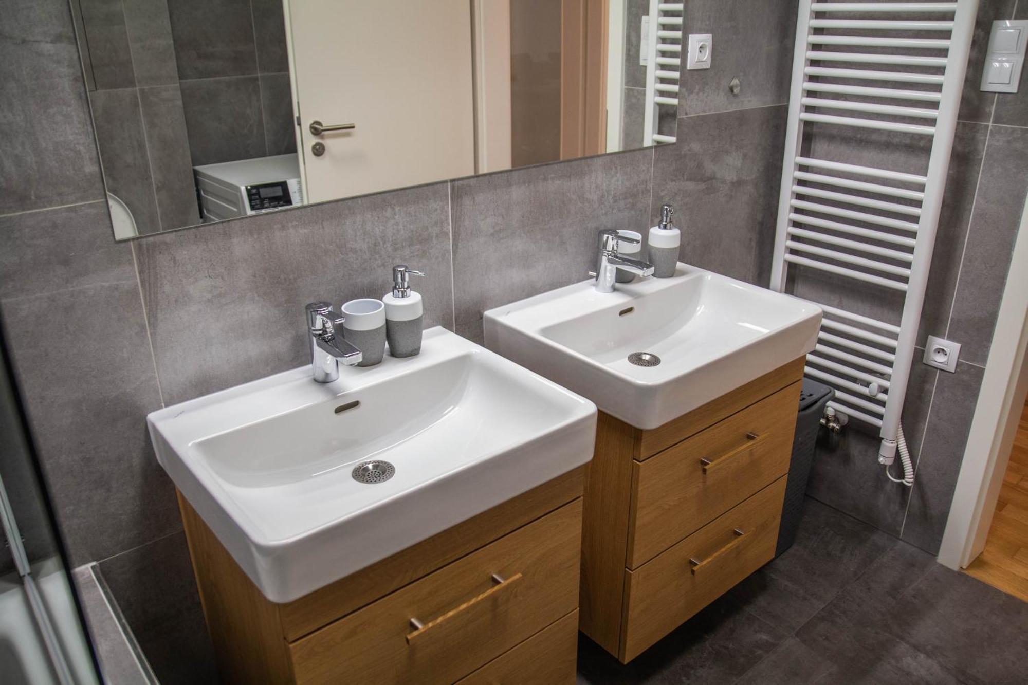 Newly Built Apartment With Balcony, Ac And Free Indoor Garage Prag Exteriör bild