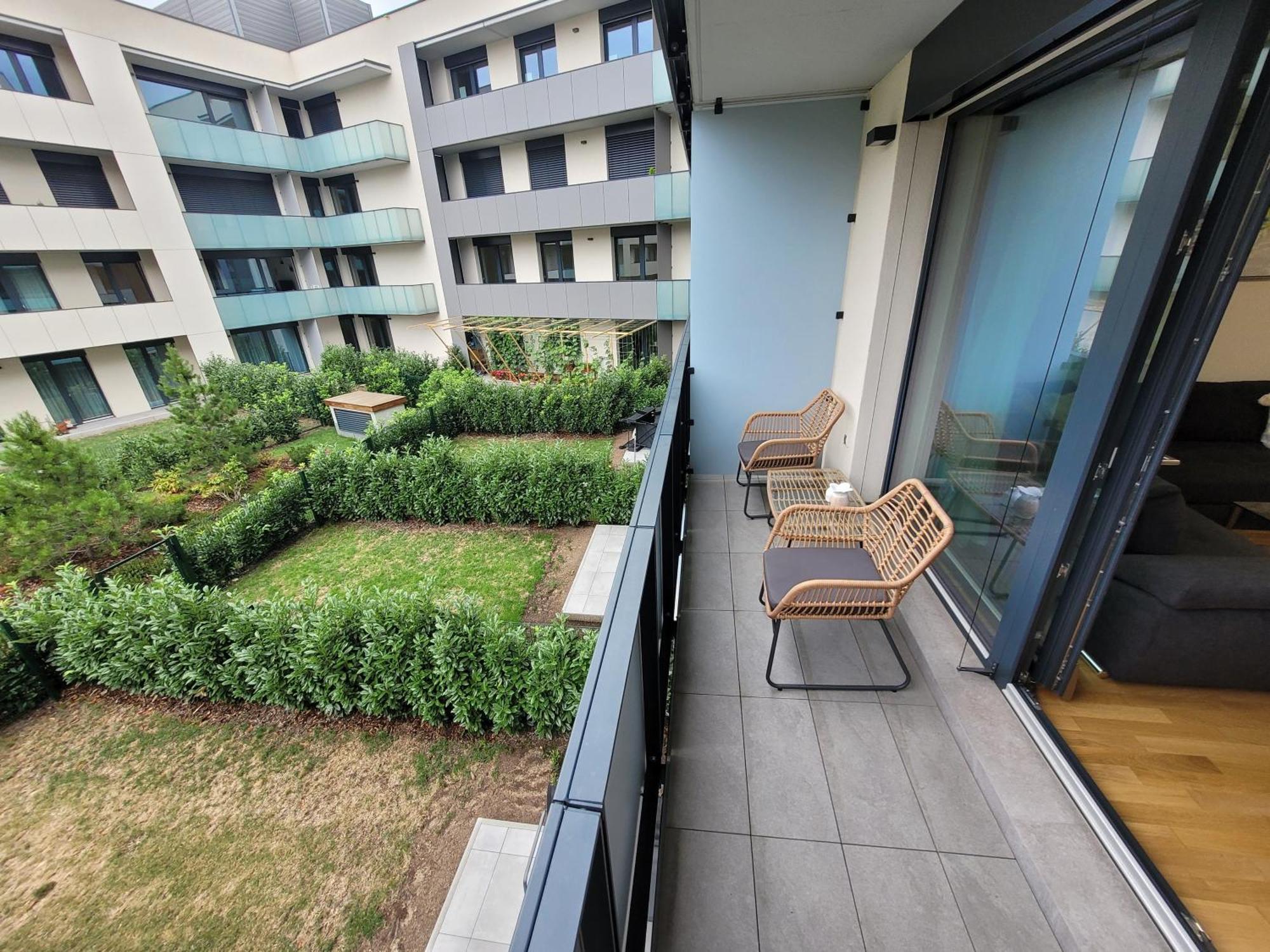 Newly Built Apartment With Balcony, Ac And Free Indoor Garage Prag Exteriör bild