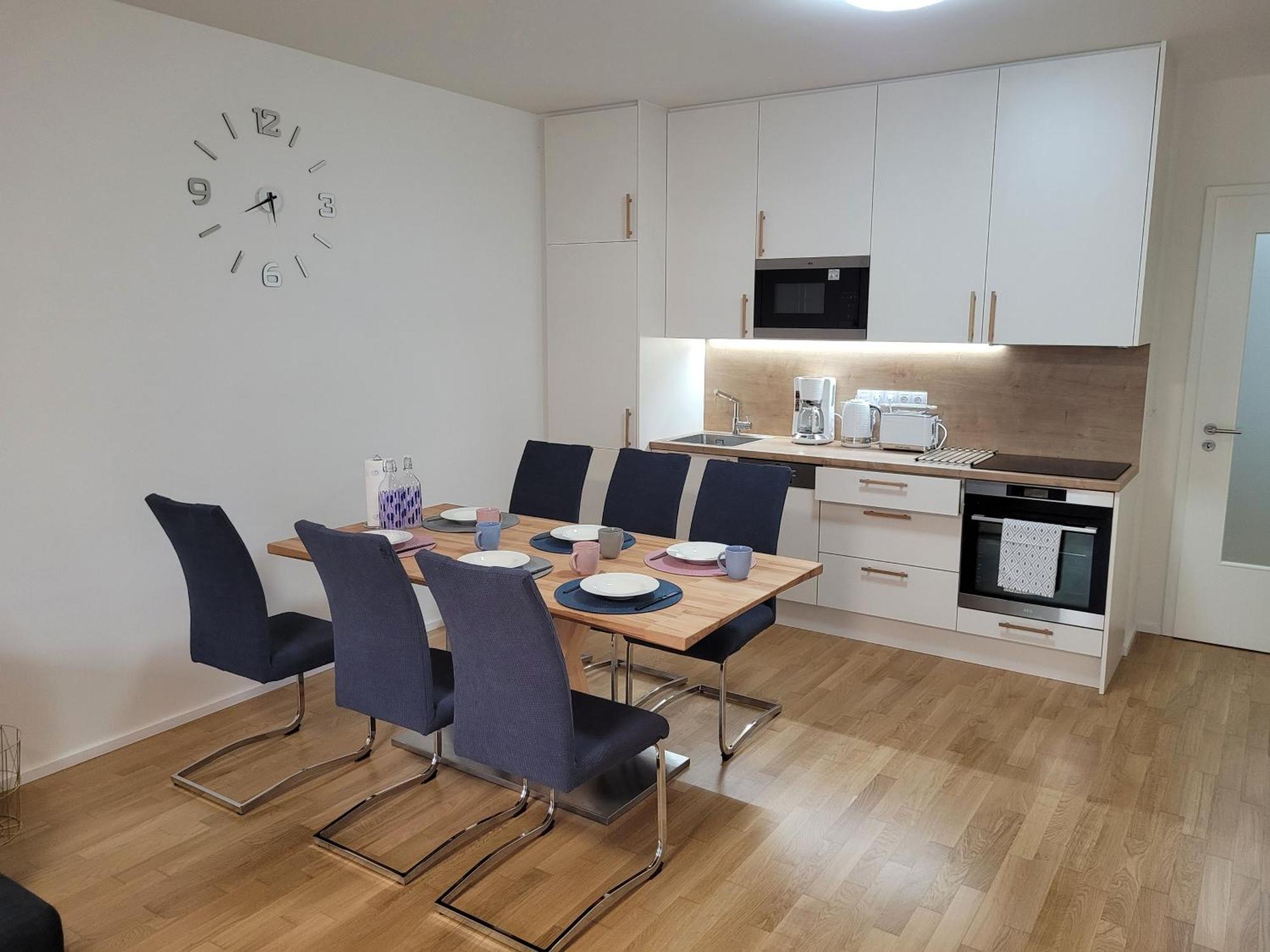 Newly Built Apartment With Balcony, Ac And Free Indoor Garage Prag Exteriör bild